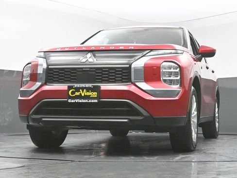 Used 2025 Mitsubishi Outlander ES image 47