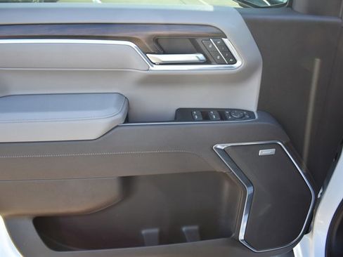 Used 2025 GMC Sierra 1500 SLT image 14