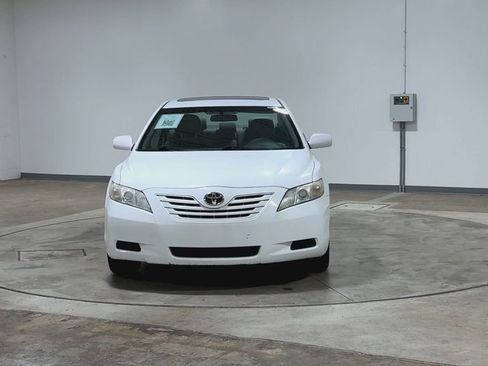 Used 2009 Toyota Camry LE FWD image 3