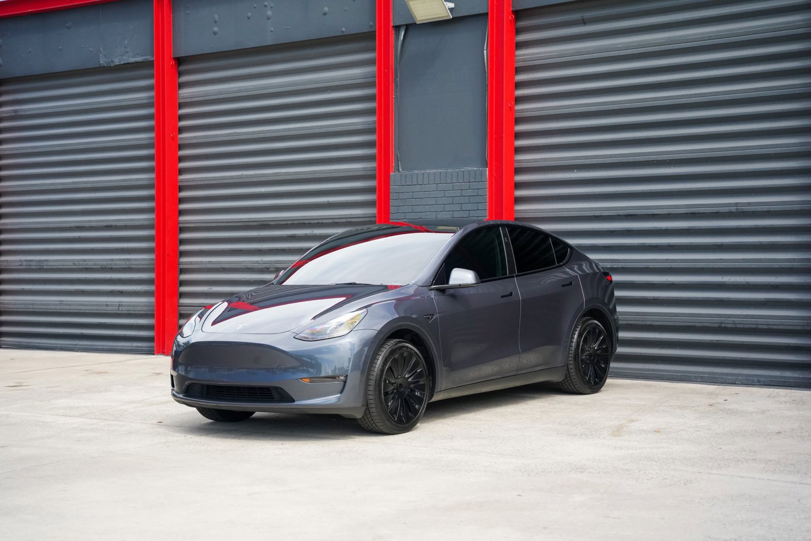 Used 2023 Tesla Model Y 2WD image 1