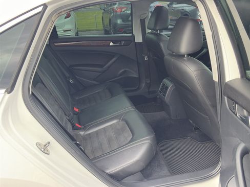 Used 2013 Volkswagen Passat TDI SEL Premium FWD image 17
