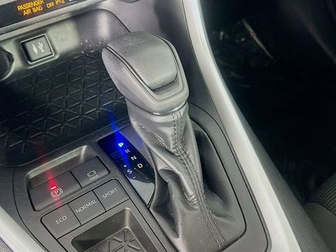 Used 2019 Toyota RAV4 LE FWD image 24