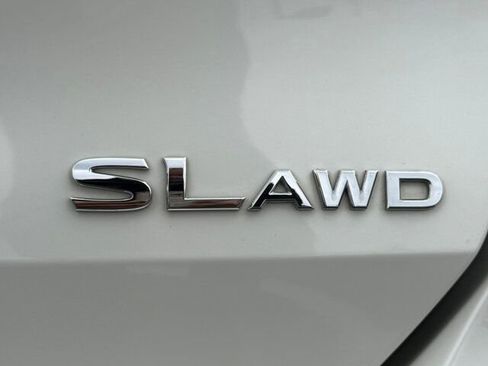 Used 2017 Nissan Rogue SL w/ SL Premium Package image 16