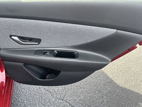 New 2025 Hyundai Elantra Limited FWD image 16