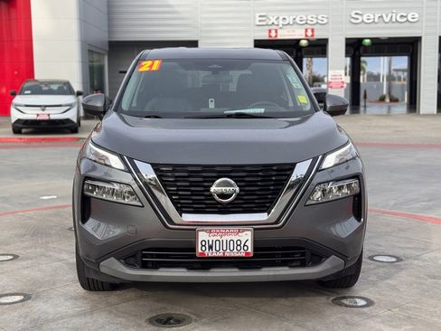 Certified 2021 Nissan Rogue SV image 3