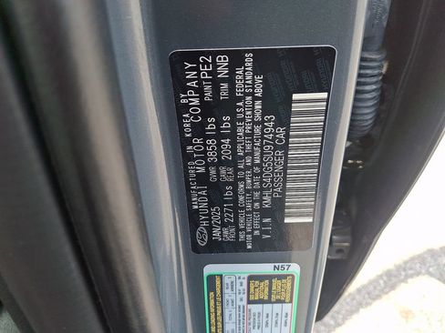 Used 2025 Hyundai Elantra SEL FWD image 28