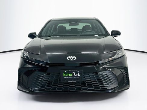 Used 2025 Toyota Camry SE FWD image 2