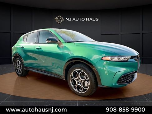 Used 2025 Alfa Romeo Tonale w/ Premium Package AWD/4WD image 1