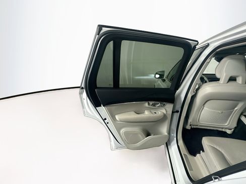 Used 2020 Volvo XC90 T6 Momentum AWD/4WD image 26
