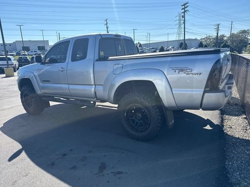 Used 2011 Toyota Tacoma 4x4 Access Cab V6 w/ TRD Sport Pkg image 6