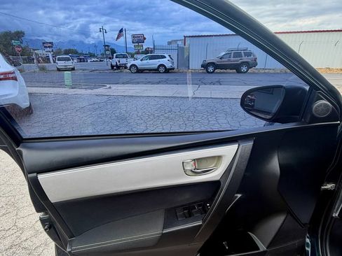 Used 2018 Toyota Corolla LE w/ Carpet Mat Package (TMS) FWD image 26