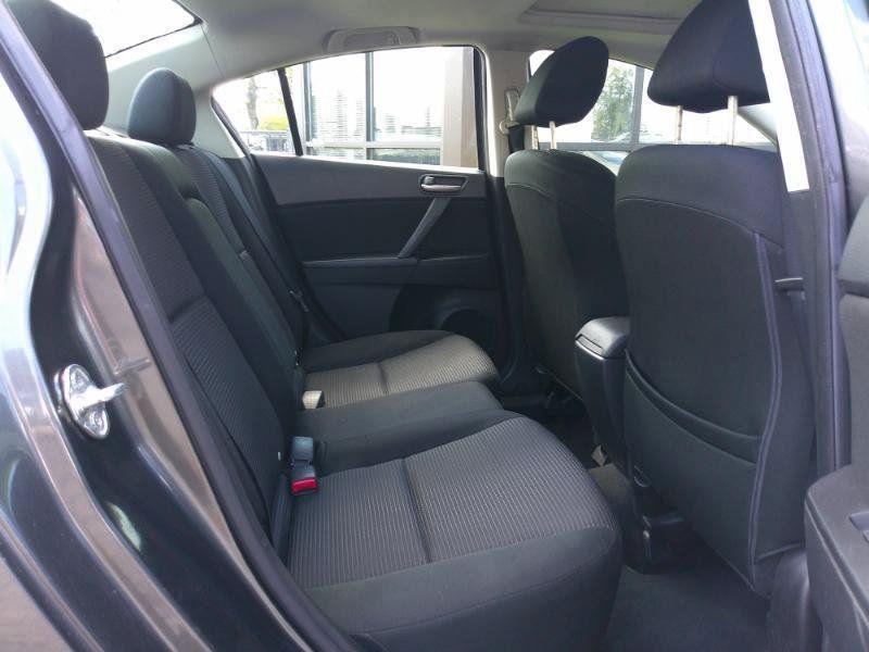 Used 2013 MAZDA MAZDA3 i Touring FWD image 18
