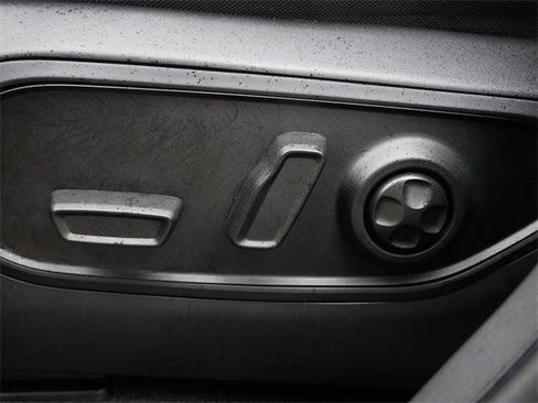 Used 2023 Jeep Grand Cherokee Limited w/ Black Appearance Package image 17