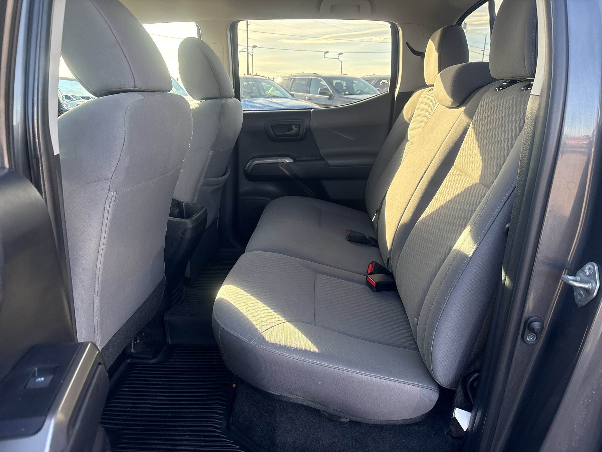 Used 2020 Toyota Tacoma SR5 AWD/4WD image 9