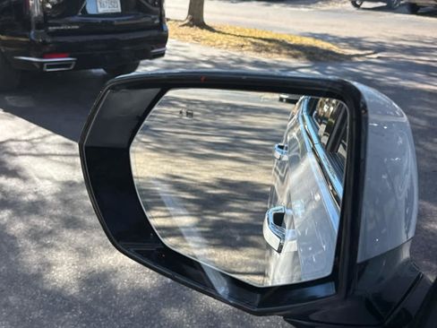 Used 2024 Chevrolet Tahoe High Country image 23