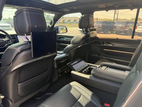 Used 2023 Jeep Grand Wagoneer Series III w/ Rear Seat Video Group 1 AWD/4WD image 23