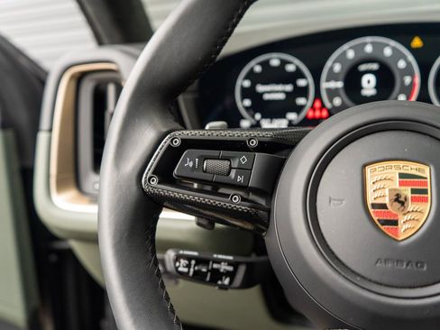Used 2025 Porsche Cayenne GTS AWD/4WD image 19