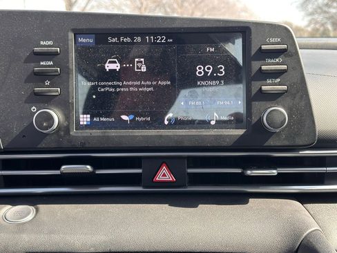 Used 2025 Hyundai Elantra Blue image 34