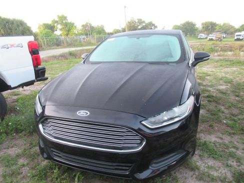 Used 2016 Ford Fusion SE FWD image 2