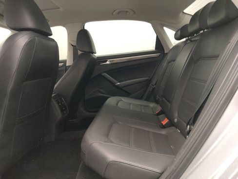 Used 2018 Volkswagen Passat 2.0T SE w/ SE Lighting Package image 18