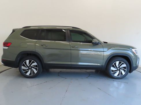 New 2026 Volkswagen Atlas SE image 2