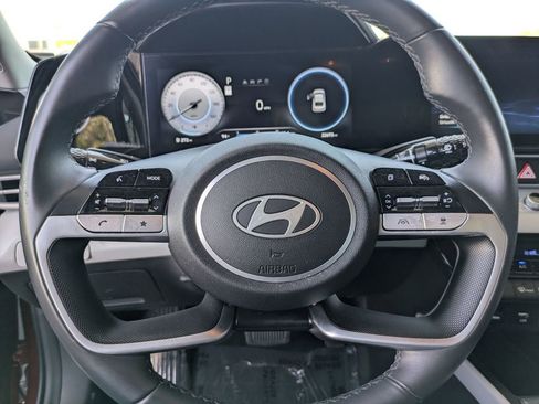 Used 2025 Hyundai Elantra Limited FWD image 22