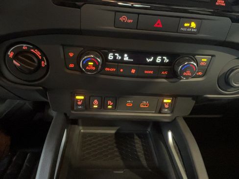 Used 2024 Nissan Frontier SV w/ SV Convenience Package image 10