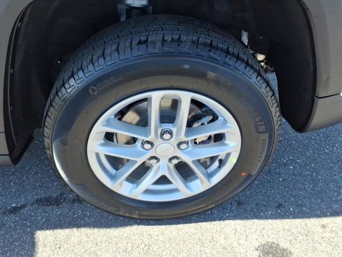 New 2026 Jeep Grand Cherokee Laredo X image 8