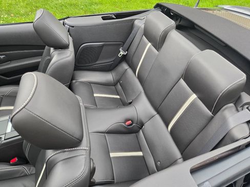 Used 2010 Ford Mustang GT Premium RWD image 30
