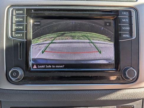 Used 2017 Volkswagen Tiguan S image 24