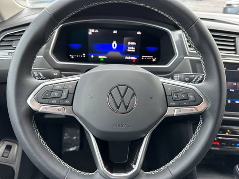 Used 2022 Volkswagen Tiguan SE image 23