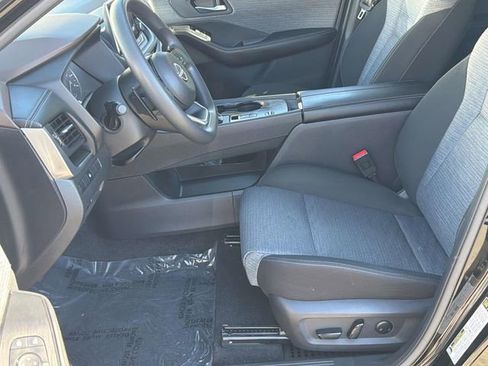 Certified 2023 Nissan Rogue SV image 25