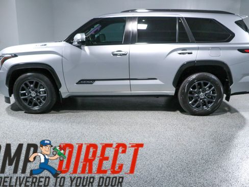 Used 2024 Toyota Sequoia Platinum AWD/4WD image 10