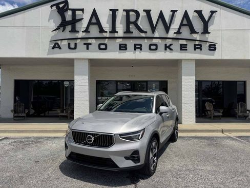 Used 2025 Volvo XC40 B5 Plus AWD/4WD image 37