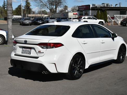 Used 2024 Toyota Corolla SE w/ SE Package image 8
