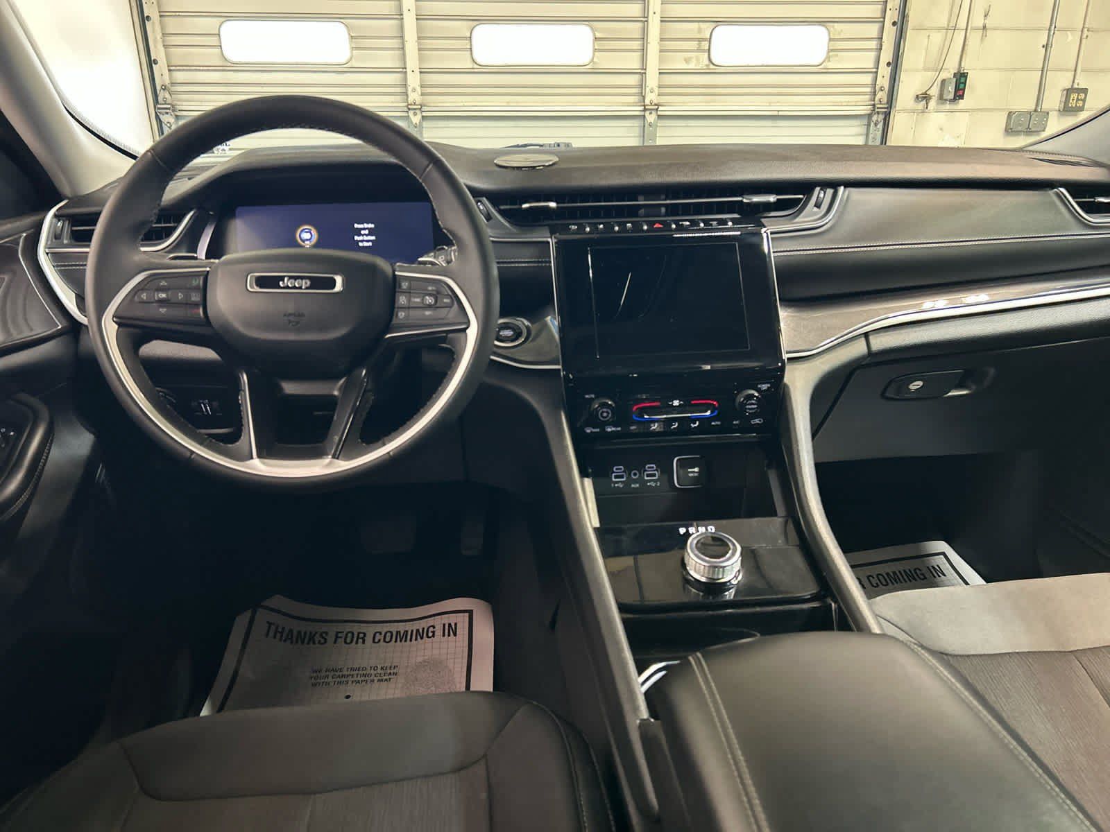 Used 2023 Jeep Grand Cherokee Laredo AWD/4WD image 4