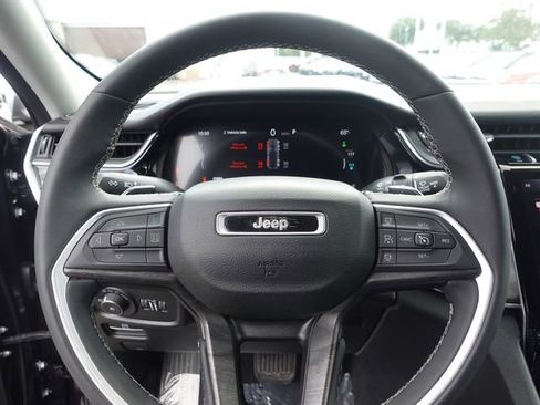 Used 2023 Jeep Grand Cherokee 4WD 4xe w/ Luxury Tech Group II image 12