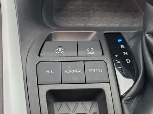 Used 2021 Toyota RAV4 XLE Premium FWD image 30