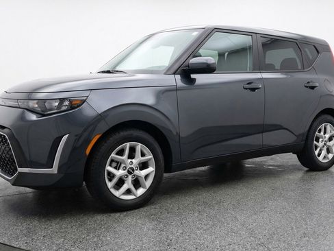 Used 2025 Kia Soul LX w/ LX Technology Package image 3