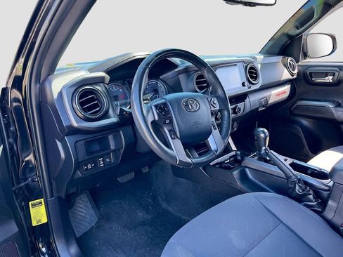 Used 2019 Toyota Tacoma TRD Sport image 9