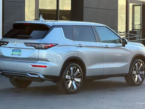 New 2026 Mitsubishi Outlander SE FWD image 5