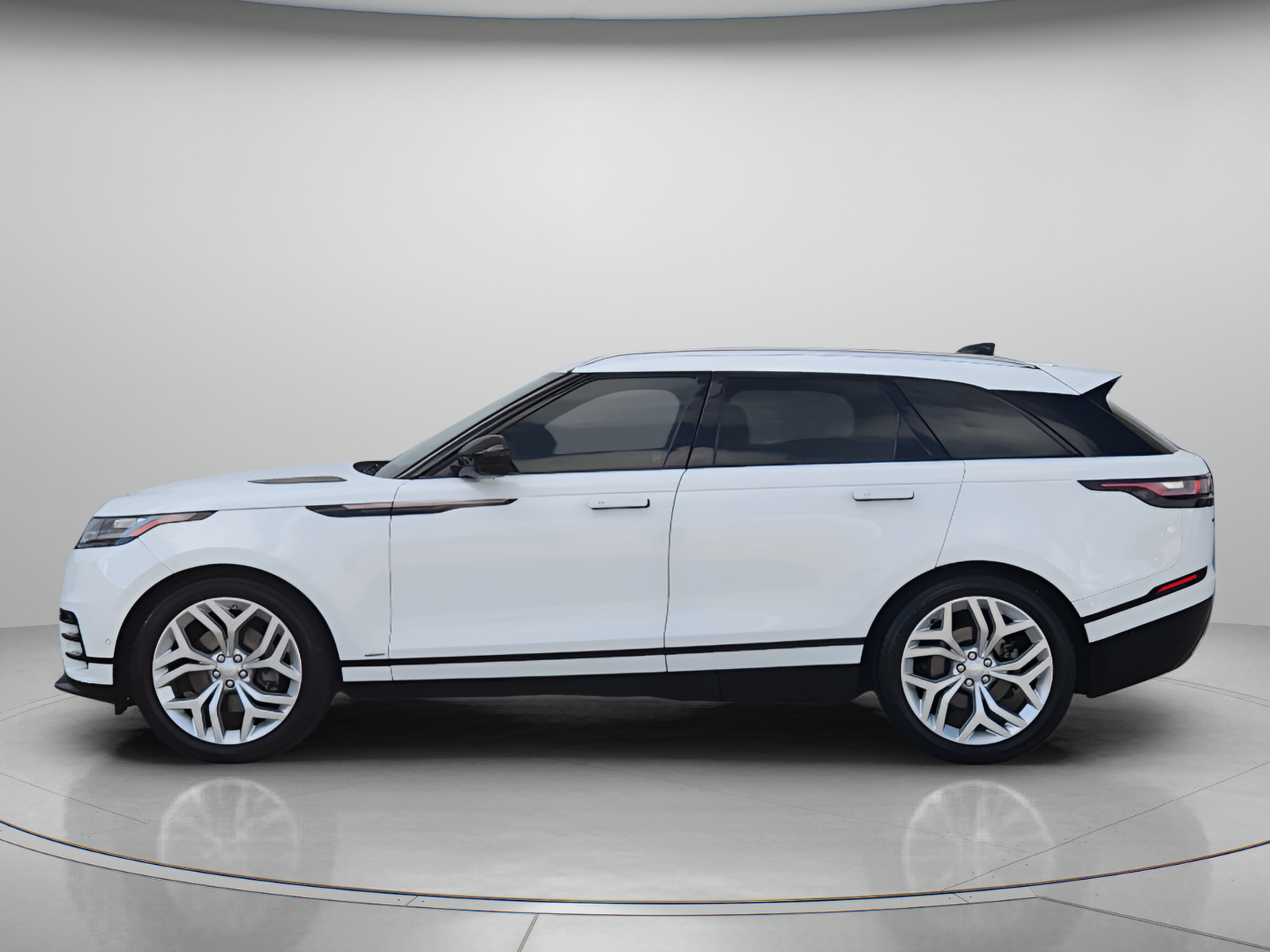 Used 2019 Land Rover Range Rover Velar R-Dynamic SE AWD/4WD image 2