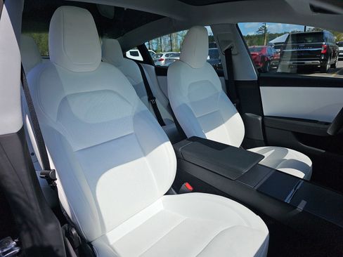 Used 2025 Tesla Model 3 image 10