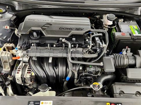 Used 2024 Hyundai Elantra SE FWD image 25