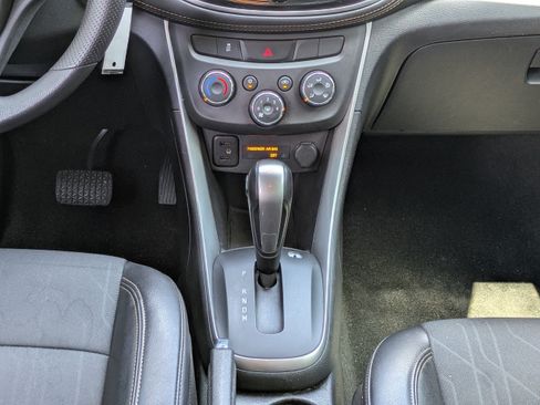 Used 2022 Chevrolet Trax LT AWD/4WD image 18