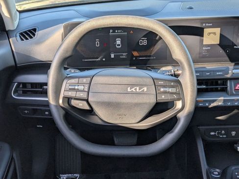 Used 2025 Kia K4 LXS image 24