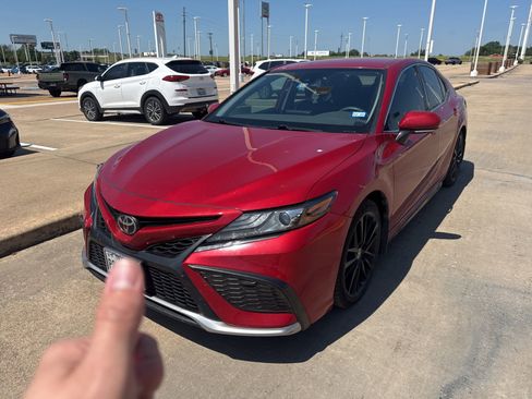 Used 2021 Toyota Camry XSE FWD image 3