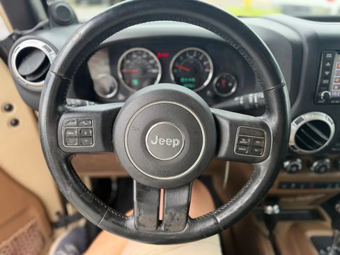 Used 2012 Jeep Wrangler Unlimited Sahara w/ Dual Top Group AWD/4WD image 13