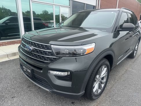 Used 2022 Ford Explorer XLT w/ Equipment Group 202A RWD image 5