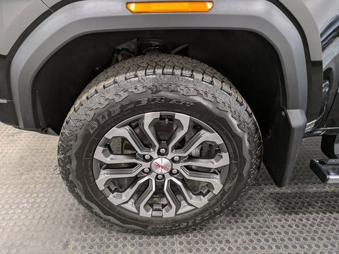 Used 2024 GMC Canyon Denali image 7